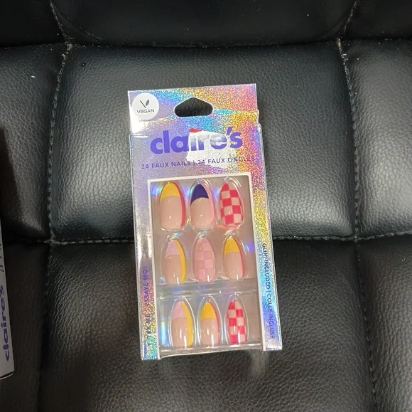 🆕 4 Sets of Nails - Picture 3 of 5